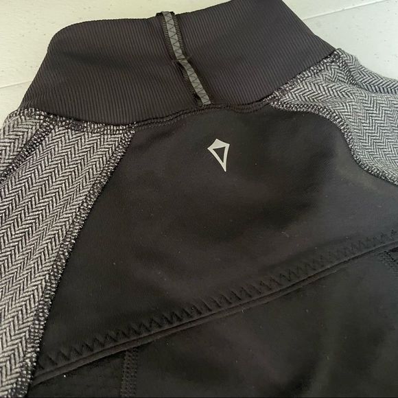 Ivivva by Lululemon Perfect Your Practice Jacket Black and Herringbone - Picture 3 of 5